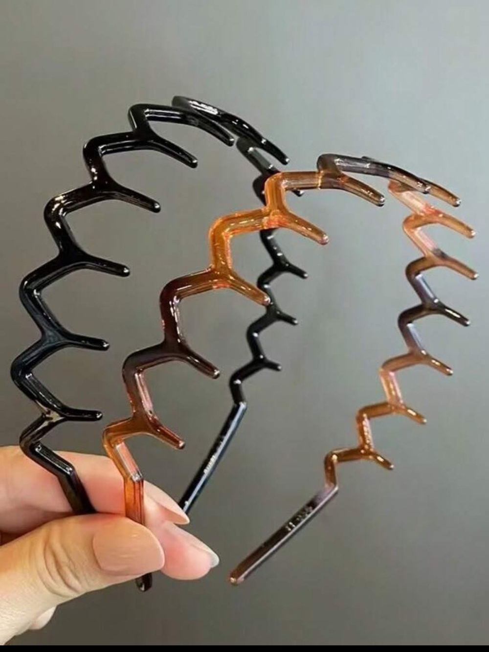 Zigzag Plastic Headband - Black and Brown